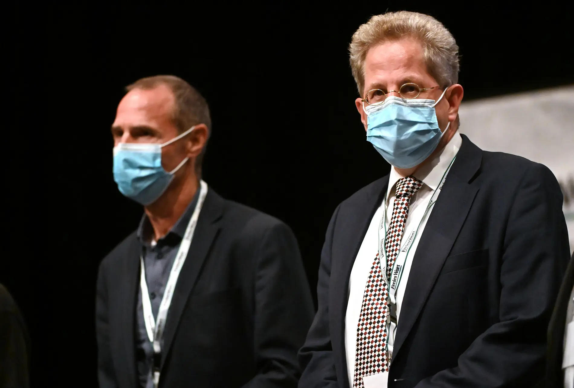 Wahlkreis 196: Frank Ullrich und Hans-Georg Maaßen Frank Ullrich und Hans-Georg Maaßen stehen bei der Wahlarena der Zeitung "Freies Wort" im Congress Centrum Suhl (CCS) nebeneinander.