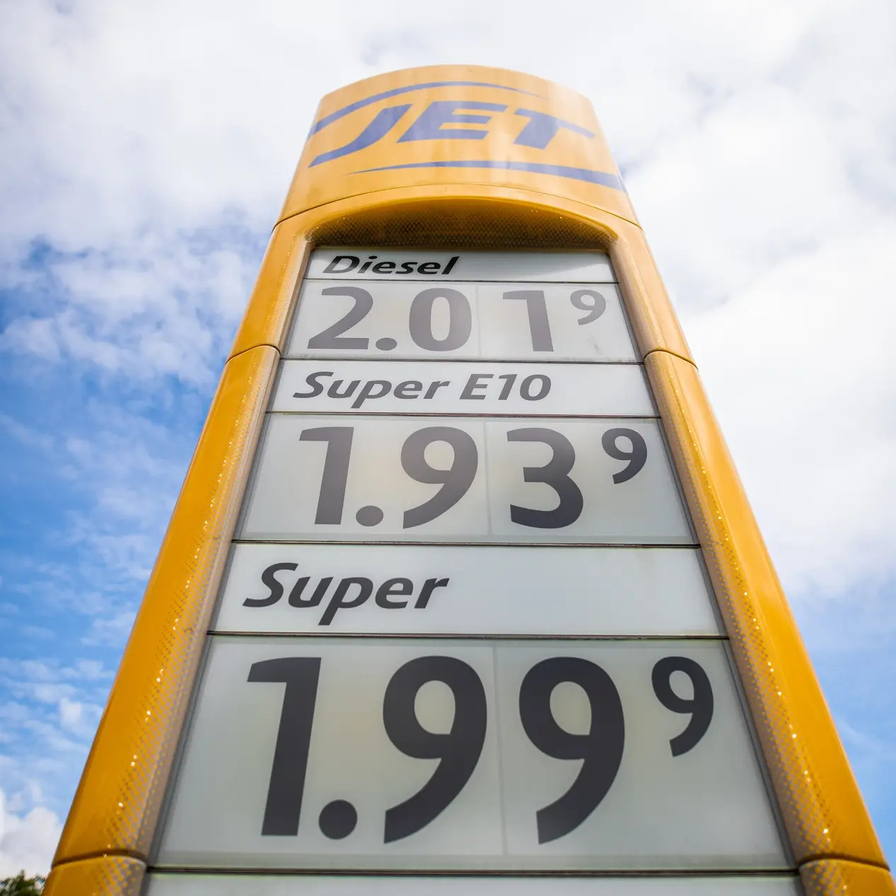 Transparente Kraftstoffpreise Die Preise für Kraftstoffe sind auf der Anzeige einer Tankstelle zu sehen.