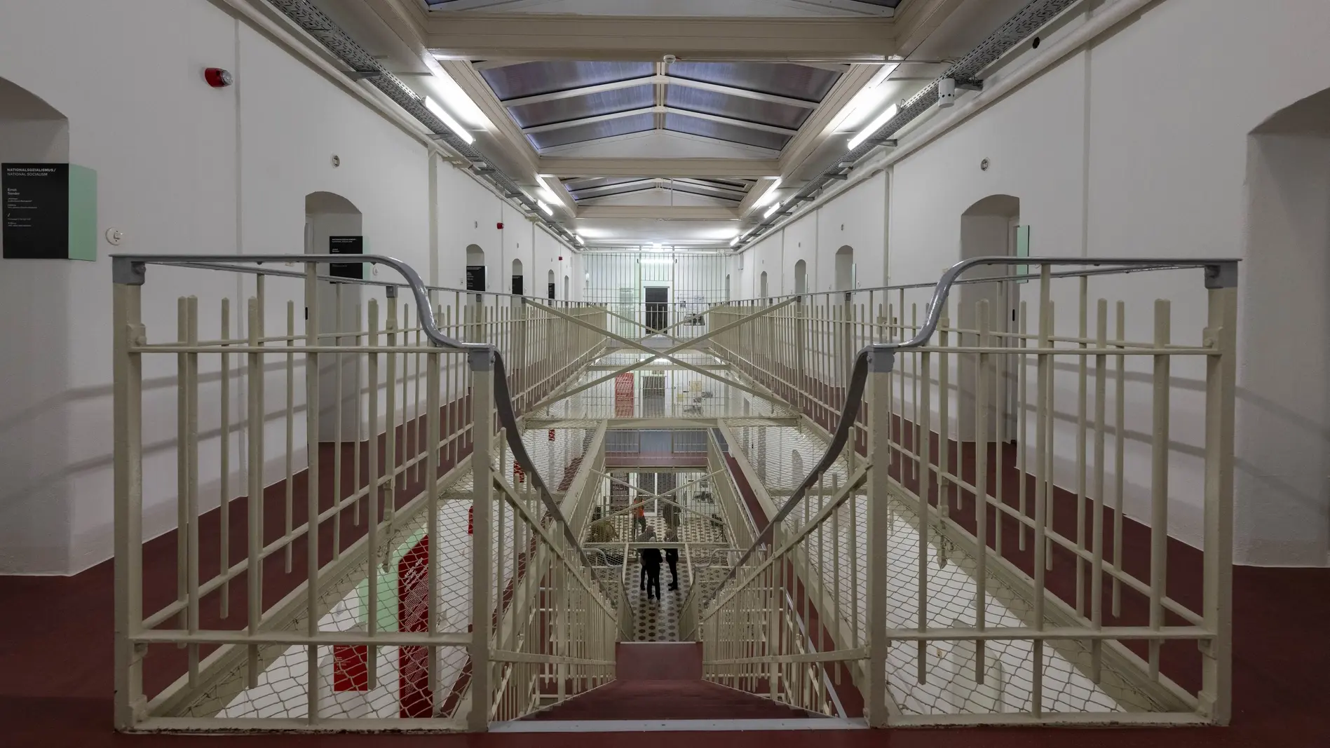 Leistungen für SED-Opfer sollen verbessert werden Blick in das frühere Stasi-Gefängnis auf dem Kaßberg