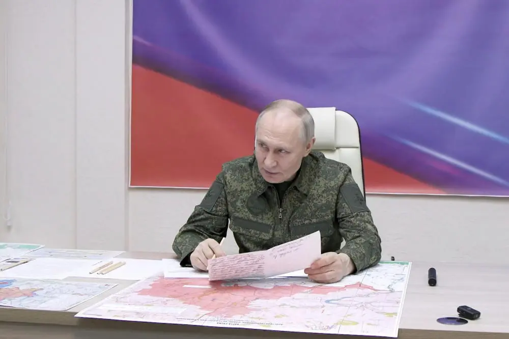 Wladimir Putin Wladimir Putin an einem Tisch
