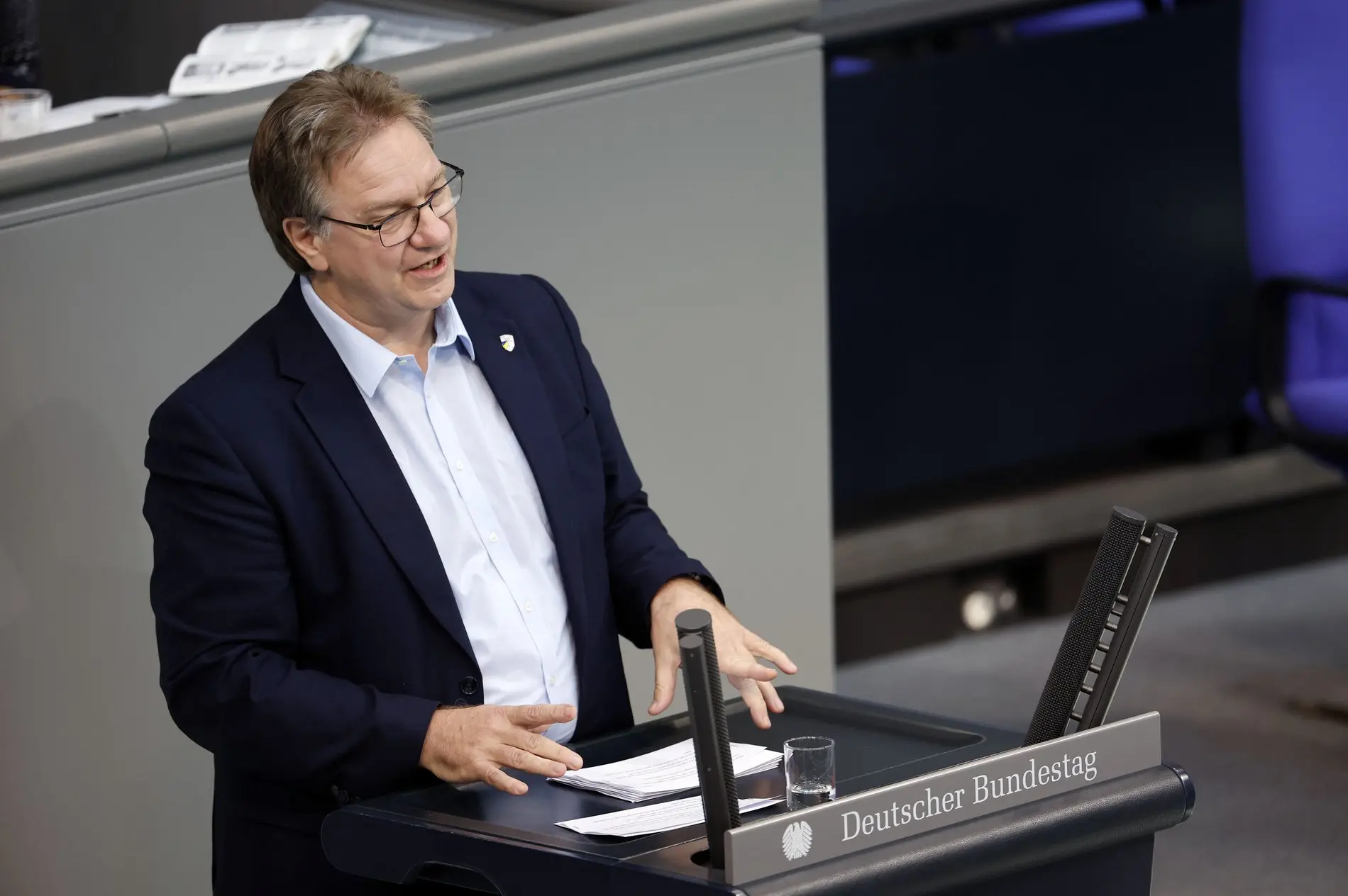 Ralph Lenkert hält eine Rede im Deutschen Bundestag.