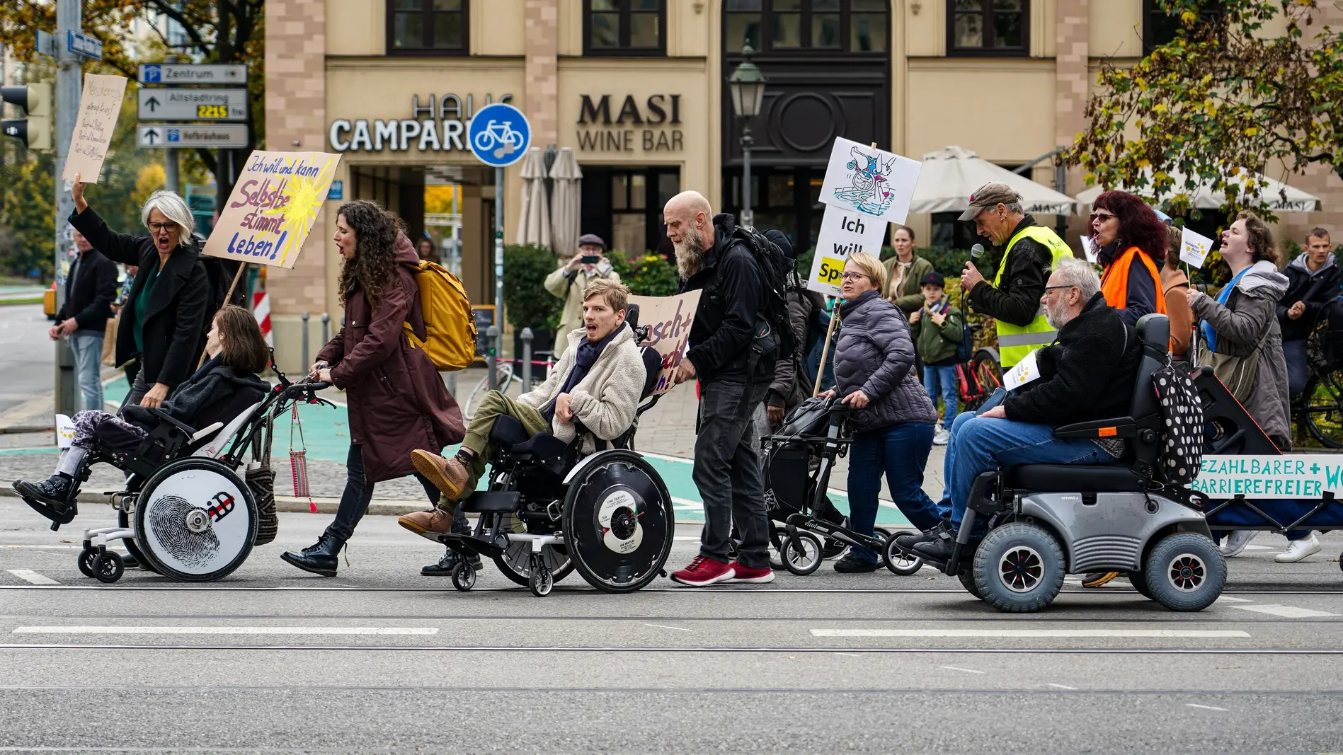 Teilhabe von Menschen mit Behinderung Demonstration für die Rechte von Menschen mit Behinderungen in München.