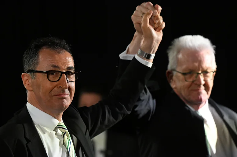 Cem Özdemir und Winfried Kretschmann beim Jubel