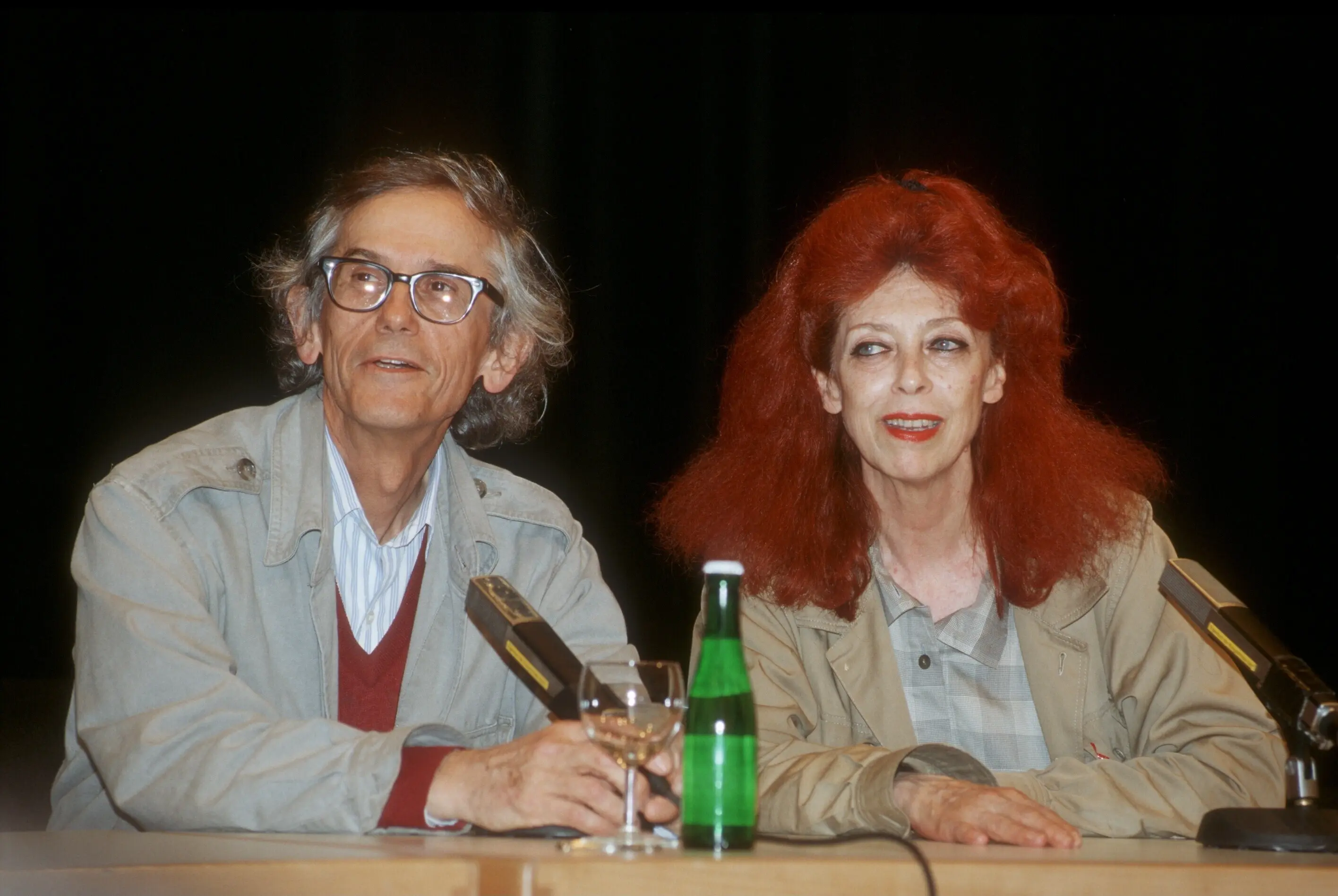 Christo und Jeanne-Claude im Juni 1995 Christo und Jeanne-Claude bei einer Pressekonferenz