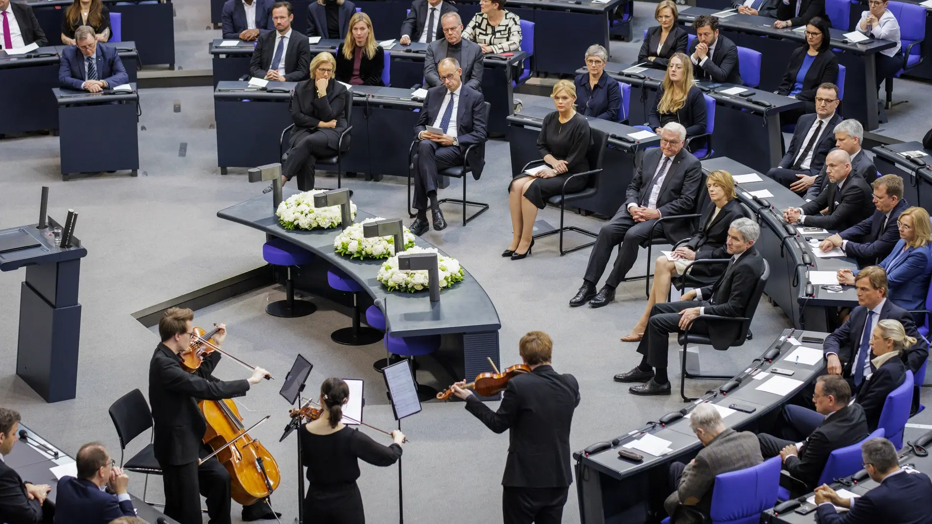 Gedenkstunde im Bundestag Blick in den Plenarsaal zum 80. Gedenktag des Kriegsendes