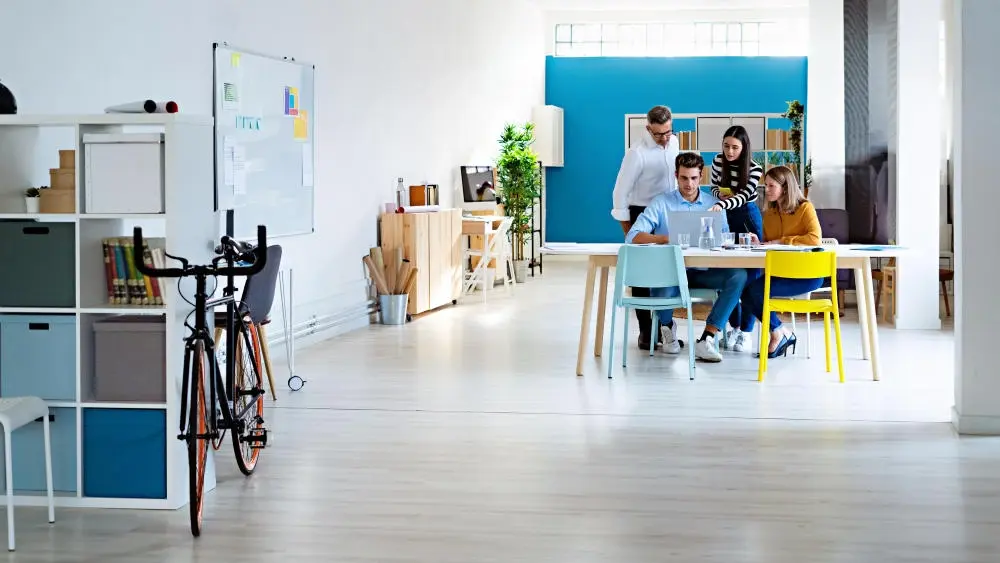 Die Gen Z gilt als qualifiziert und flexibel, hat aber auch hohe Anforderungen an ihre Arbeitgeber. Die Gen Z gilt als qualifiziert und flexibel, hat aber auch hohe Anforderungen an ihre Arbeitgeber.