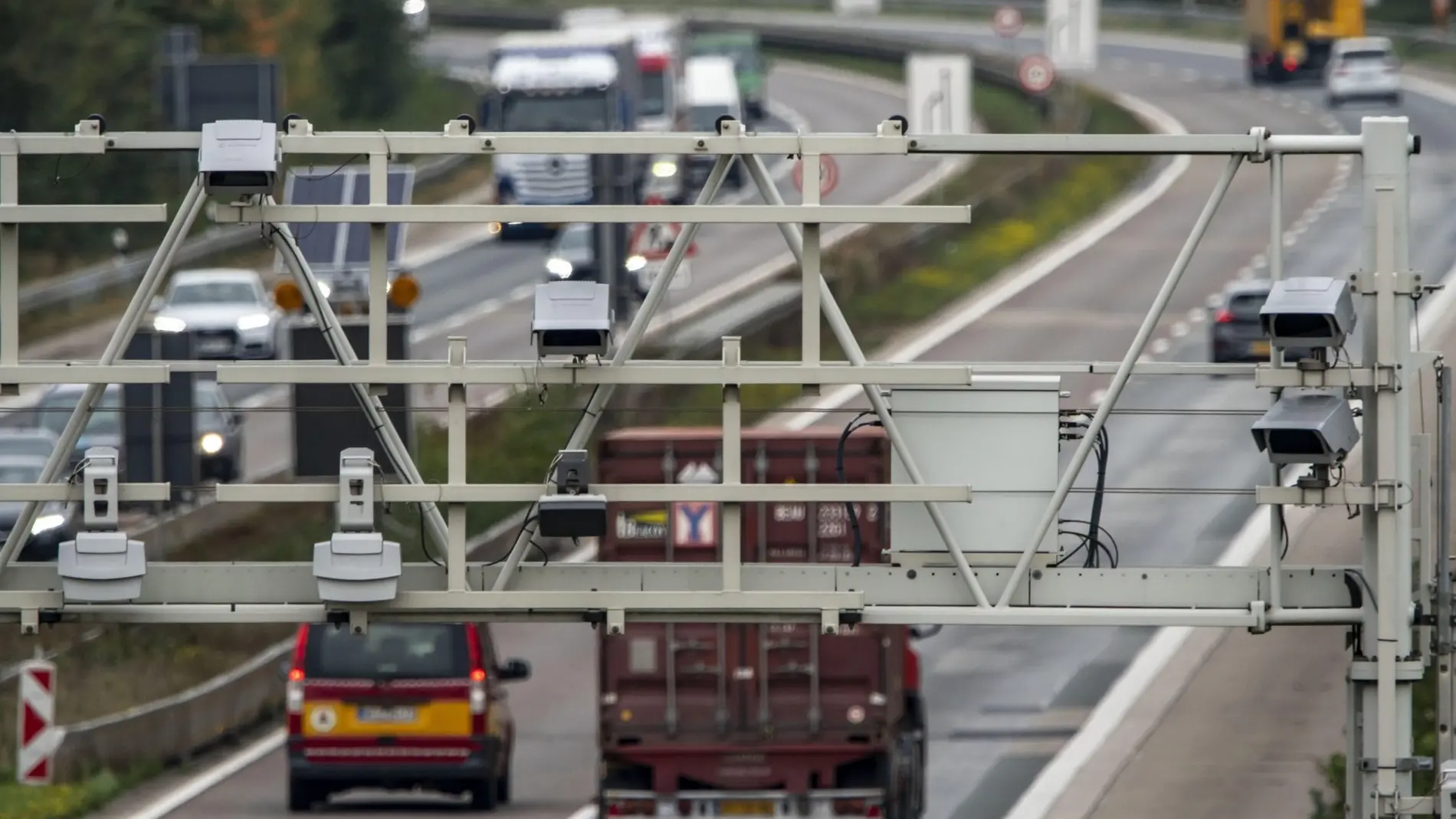 Sensoren einer Mautbrücke Foto von Sensoren einer Mautbrücke