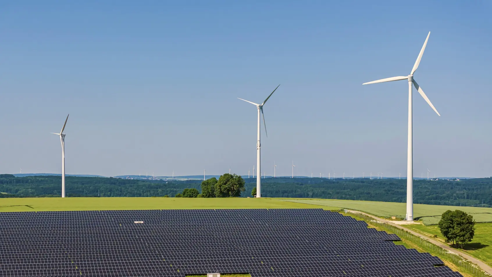 Windpark und Solarfeld in Amstetten