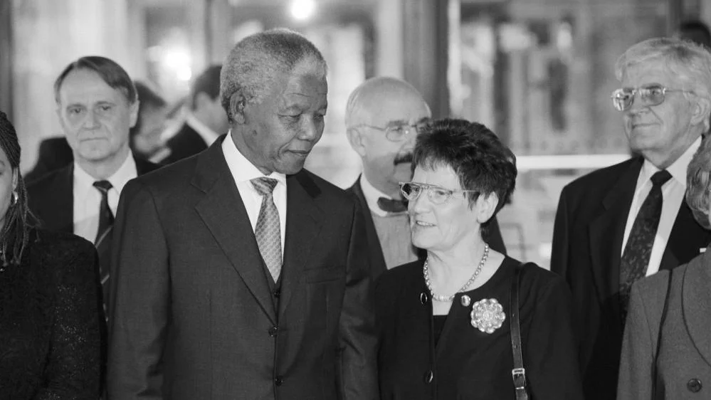 Südafrikas Präsident Nelson Mandela mit Bundestagspräsidentin Rita Süssmuth