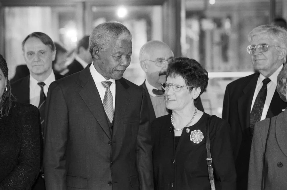 Südafrikas Präsident Nelson Mandela mit Bundestagspräsidentin Rita Süssmuth