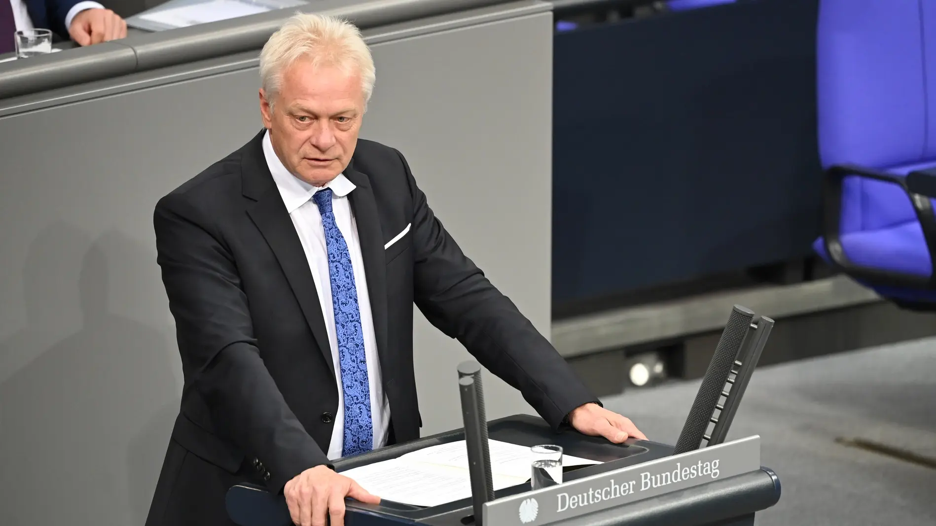 Alois Rainer (CSU) Alois Rainer spricht im Plenarsaal im Bundestag zu den Abgeordneten