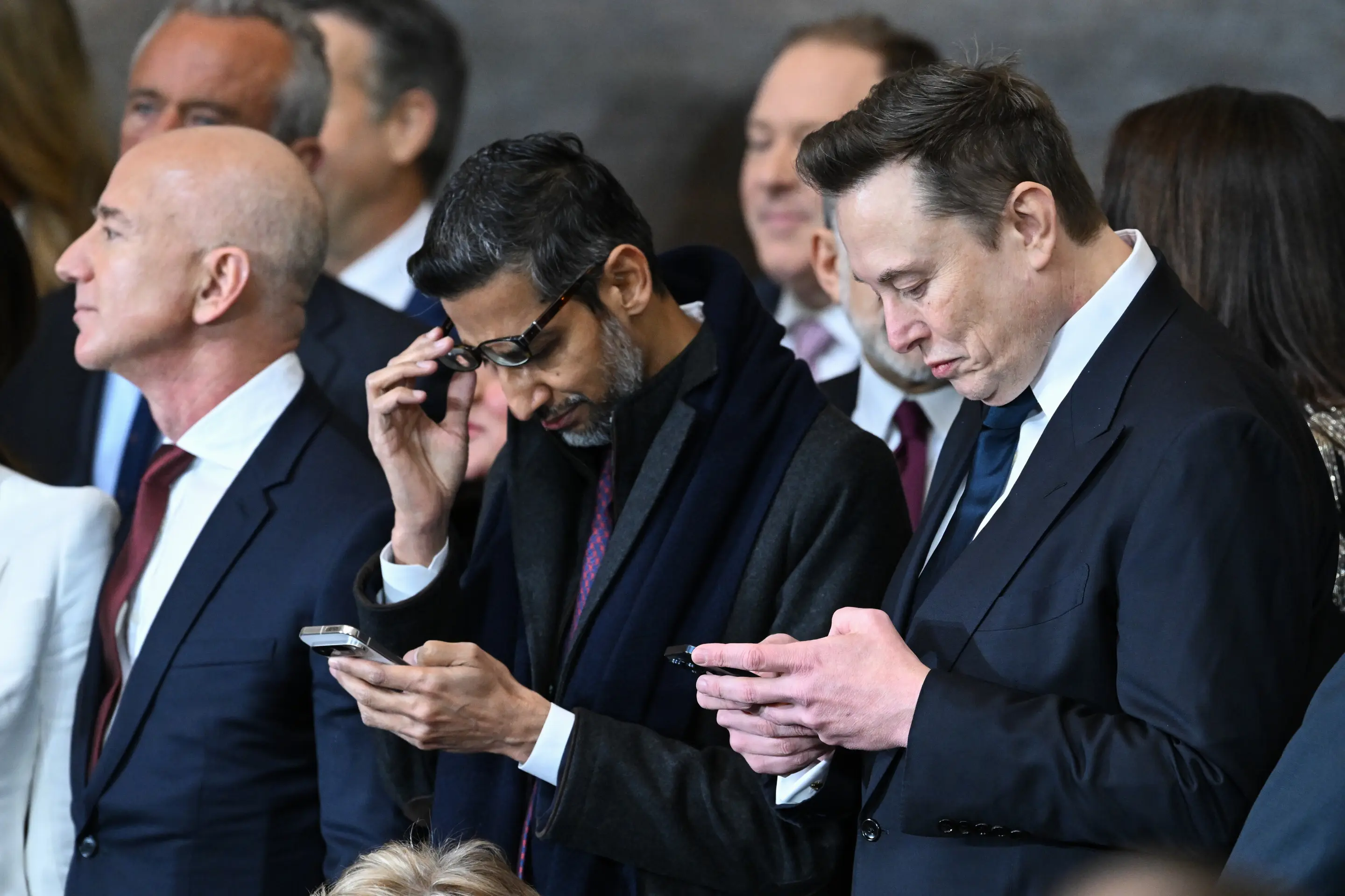 Jeff Bezos, Sundar Pichai und Elon Musk bei der Vereidigung von Präsident Trump