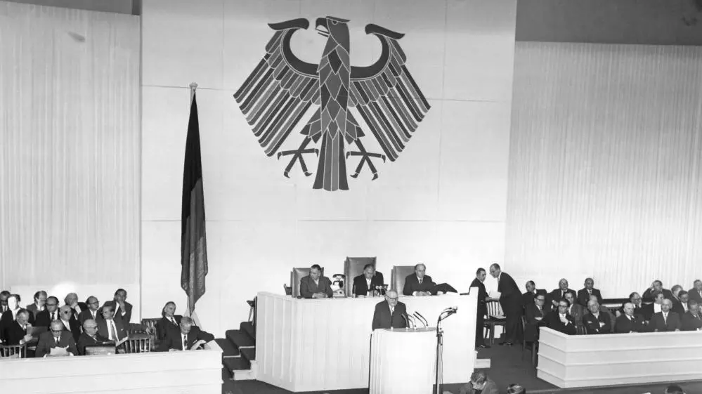 Erste Sitzung des Bundestags im Hörsaal der Technischen Universität