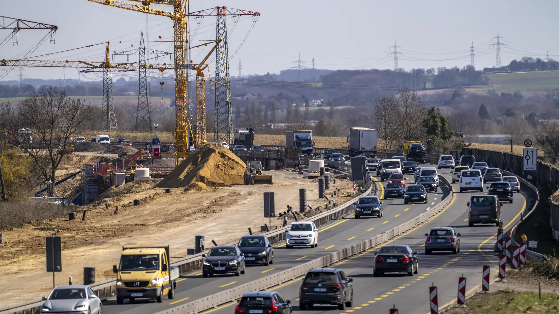 Autobahnbaustelle Ausbau der Bundesstraße B 1 zur Autobahn A 40.