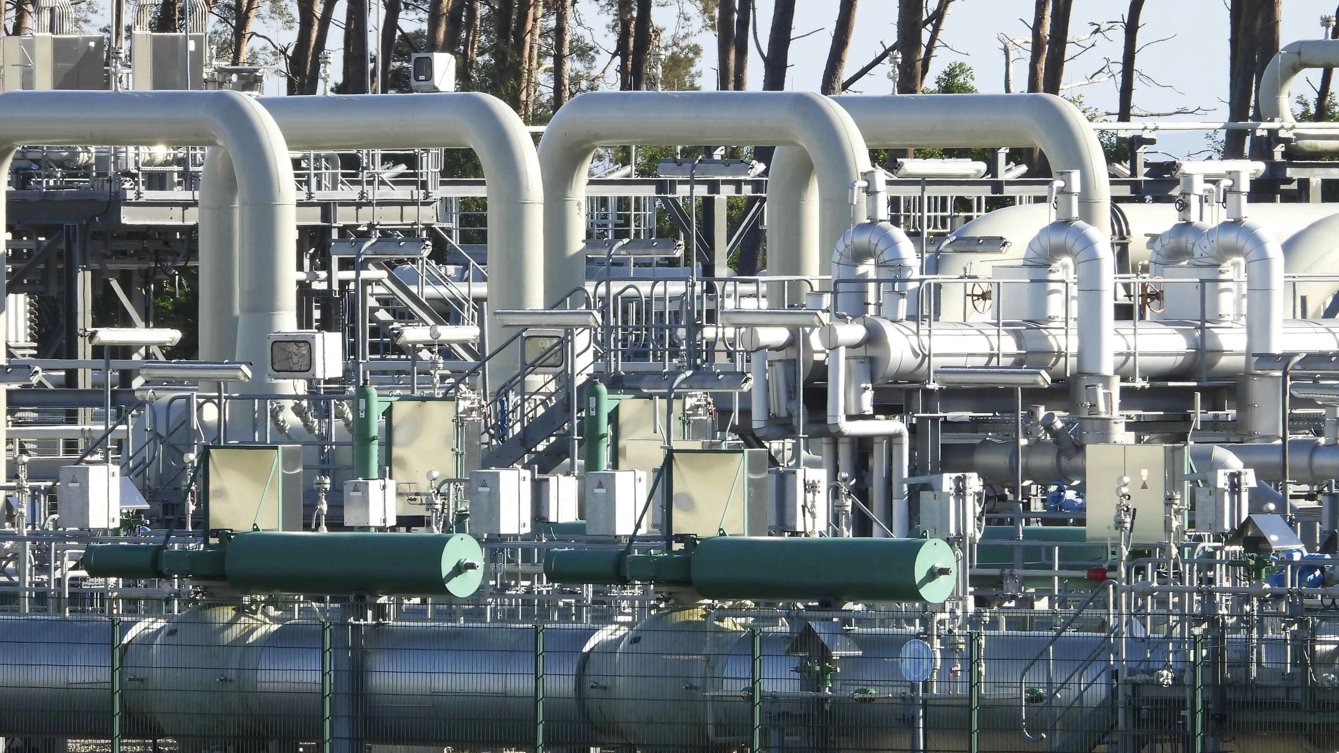 Rohrsysteme in der Gasempfangsstation der Ostseepipeline Nord Stream 1