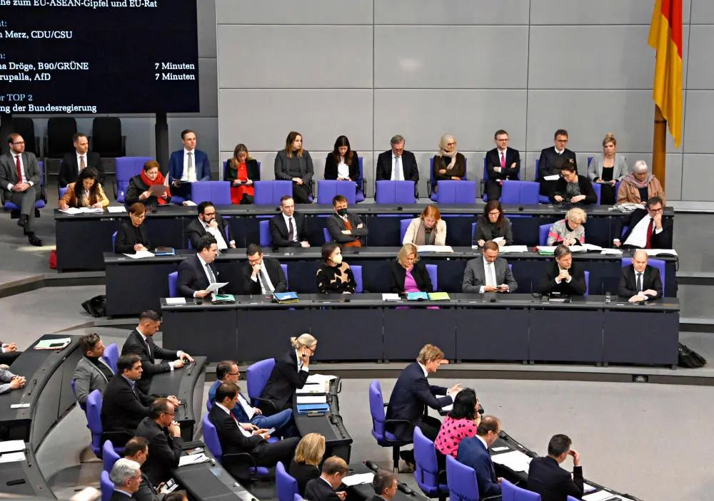 Blick auf die Regierungsbank im Bundestag