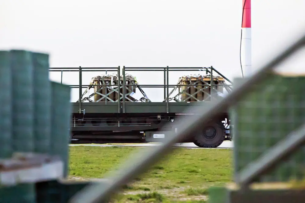 Lastwagen mit Militärgütern am Flughafen Rzeszow