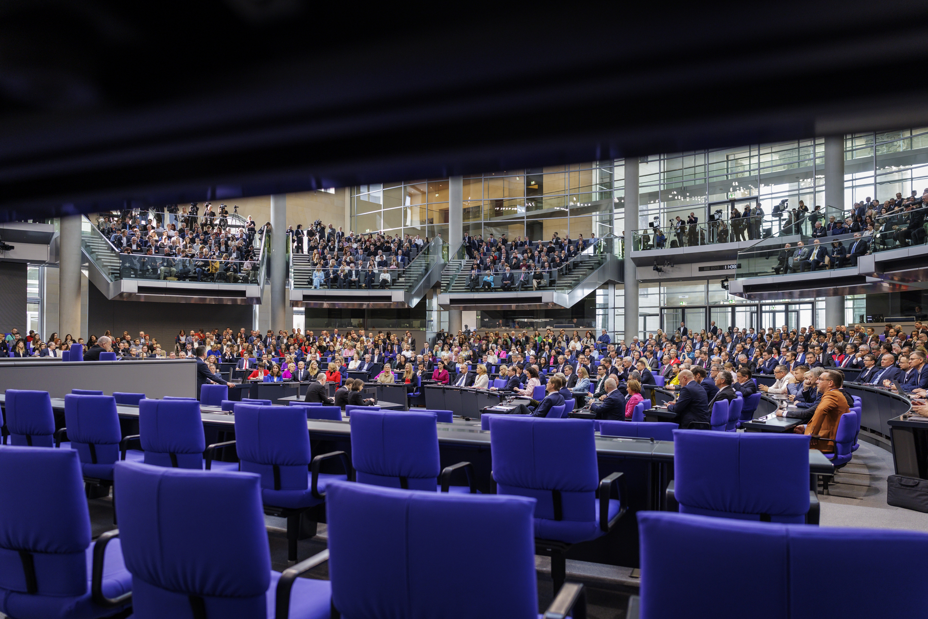 Blick von der Regierungsbank in den Plenarsaal des Bundestages