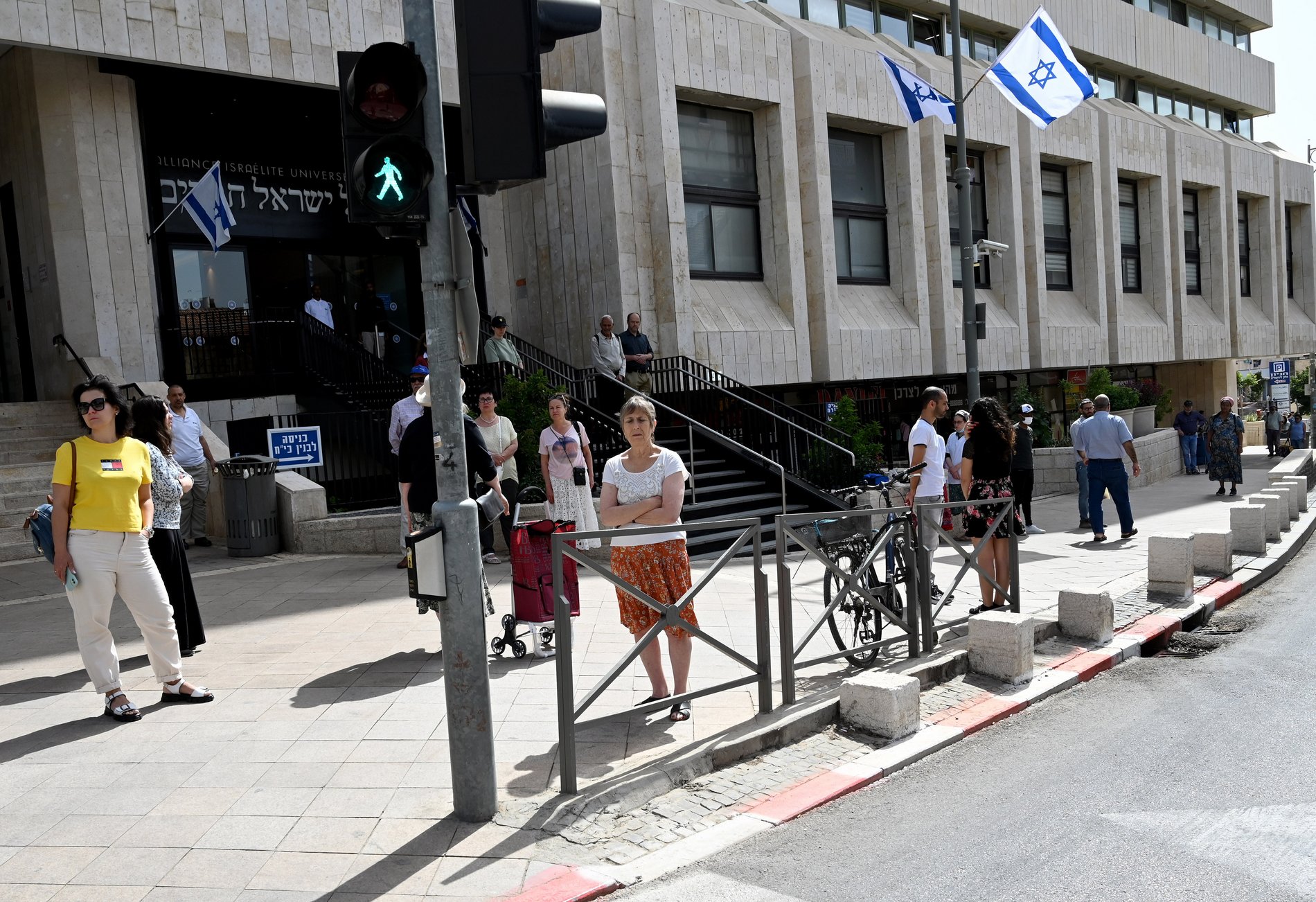 Israelis gedenken auf der Straße den Opfern des Holocaust